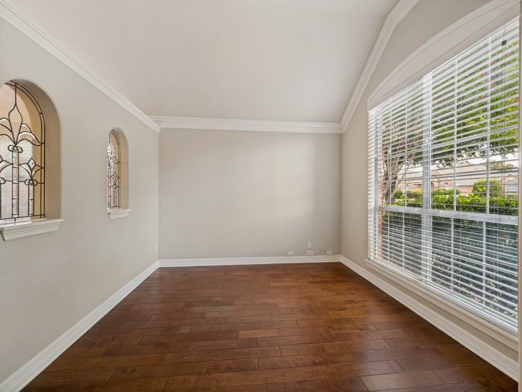 4557 Oak Shores Drive Property Photo 5