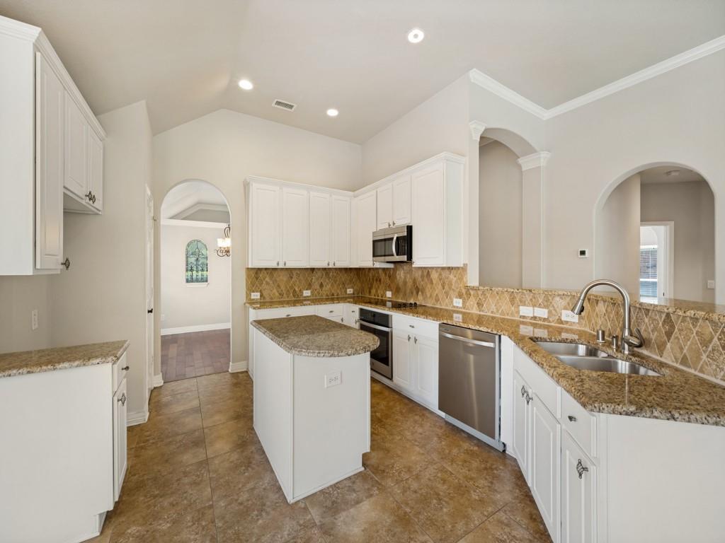 4557 Oak Shores Drive Property Photo 8