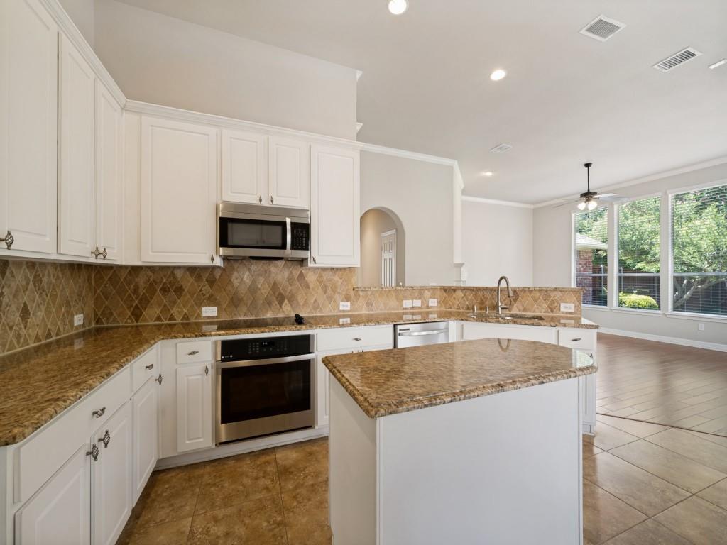 4557 Oak Shores Drive Property Photo 9