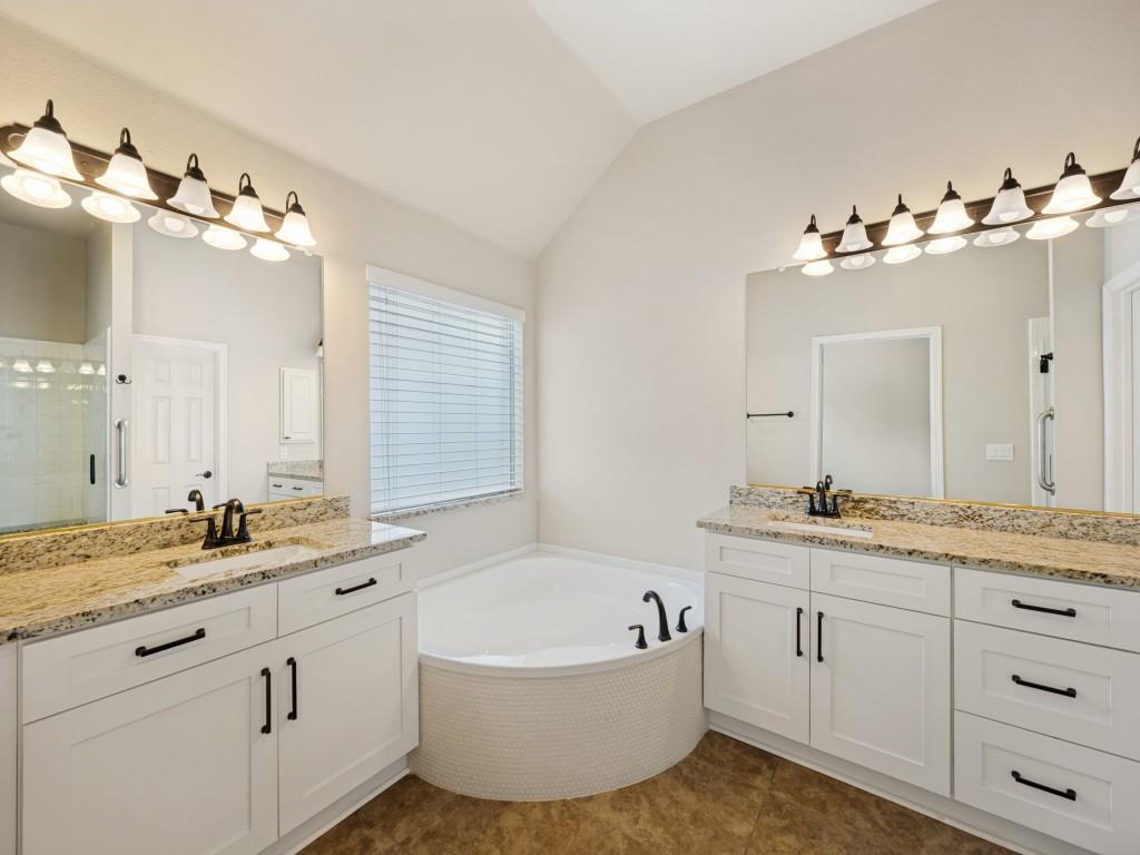 4557 Oak Shores Drive Property Photo 12