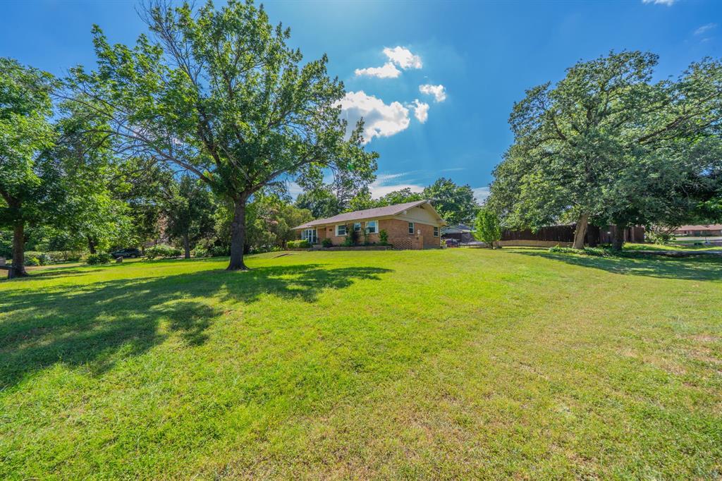 2233 Westfield Street Property Photo 3