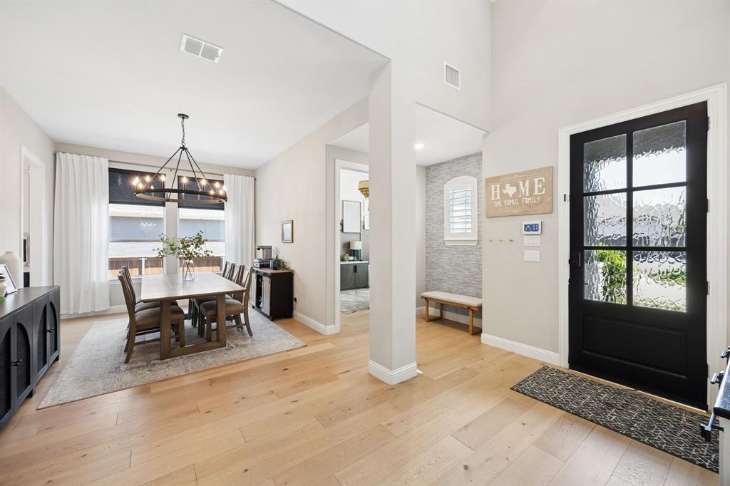 2712 Whirlaway Court Property Photo 8