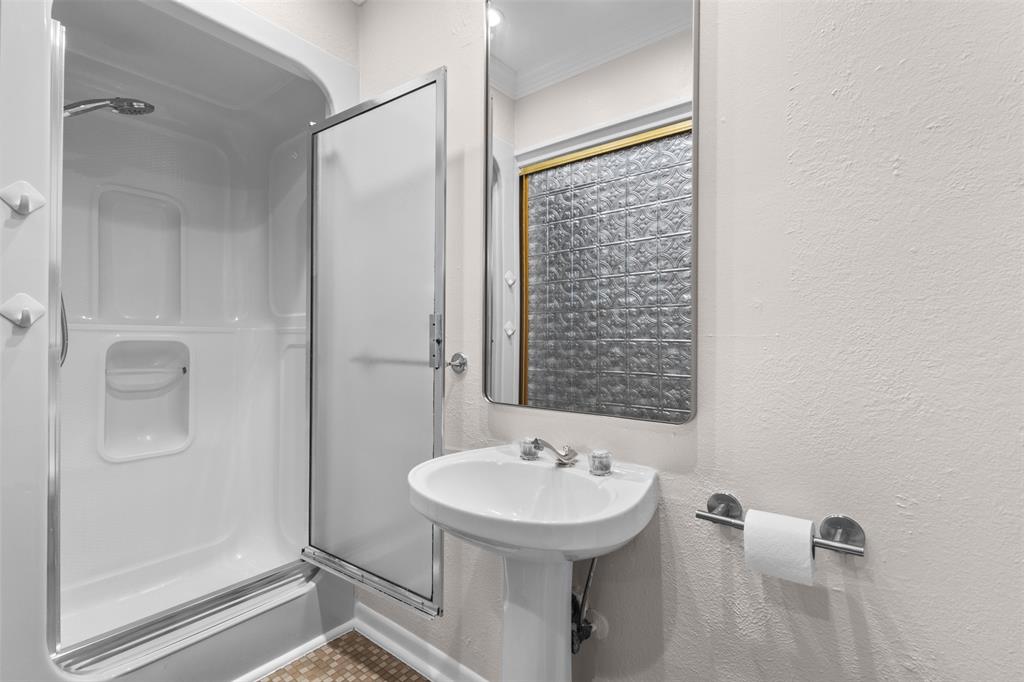 2441 Miller Street Property Photo 14