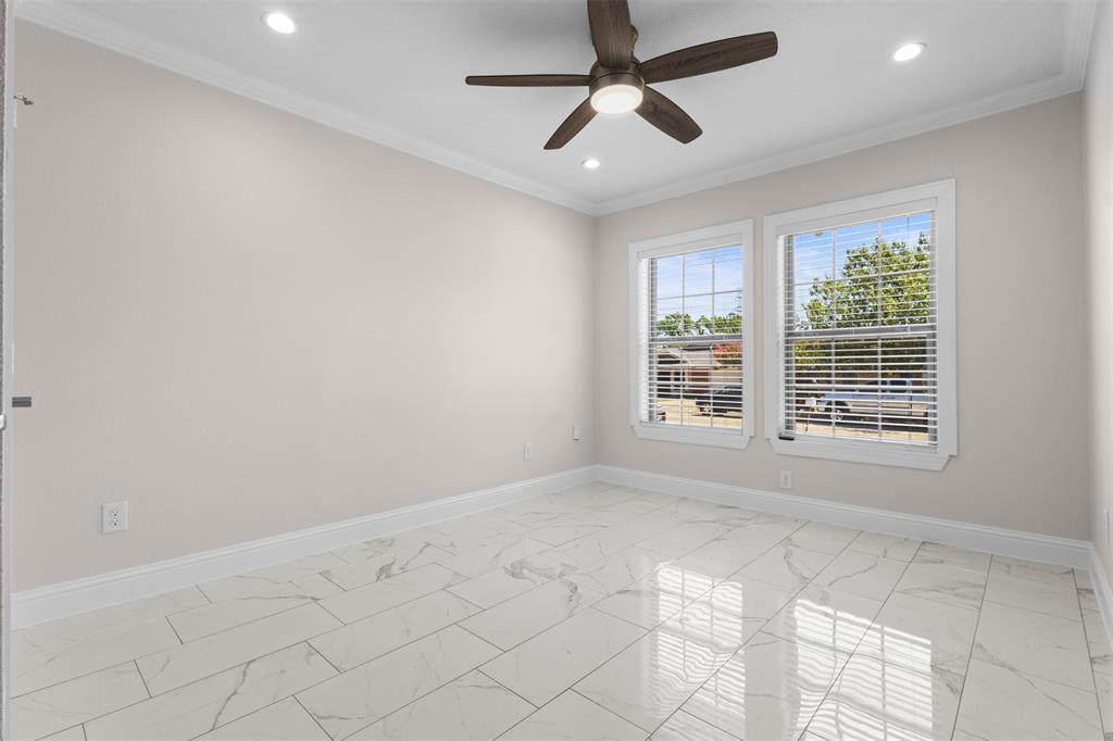 2441 Miller Street Property Photo 20