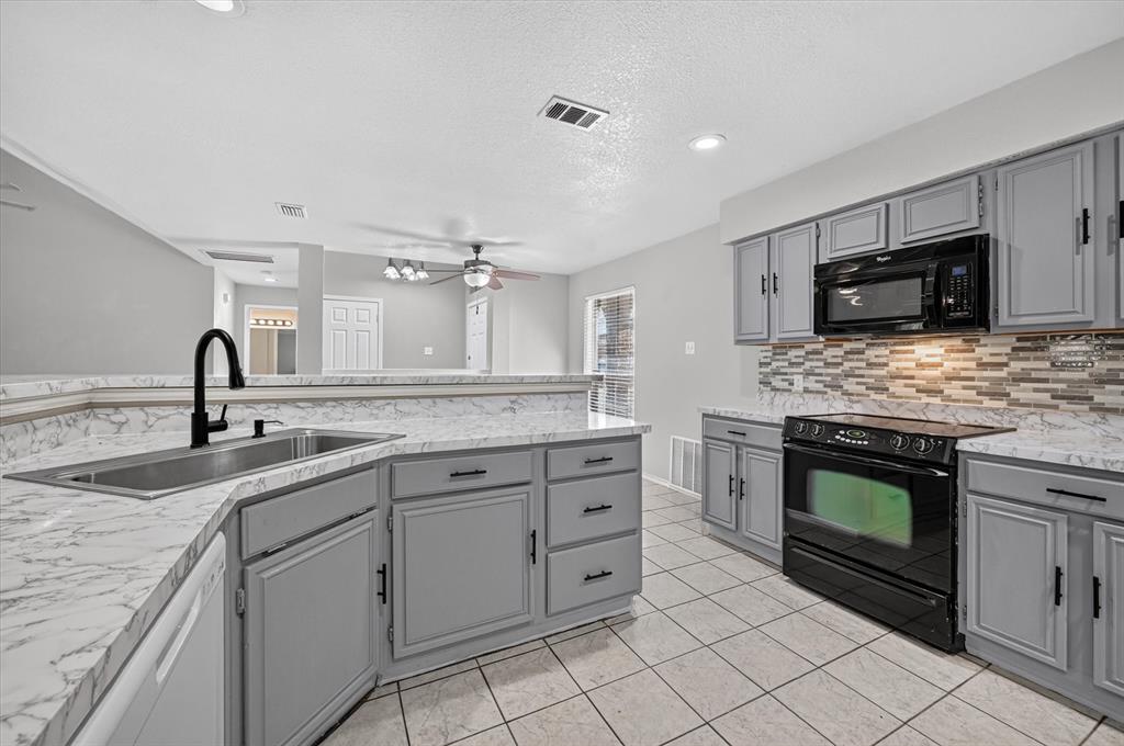 7405 Emerywood Lane Property Photo 1