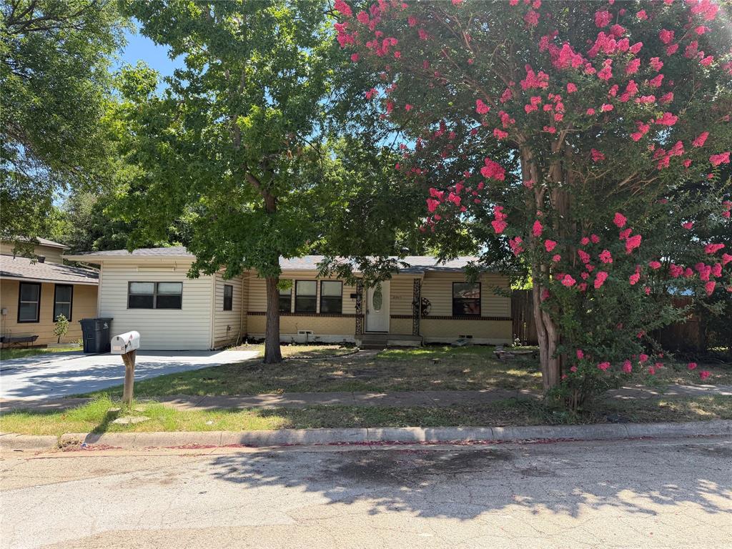 2005 Huntington Drive Property Photo 1