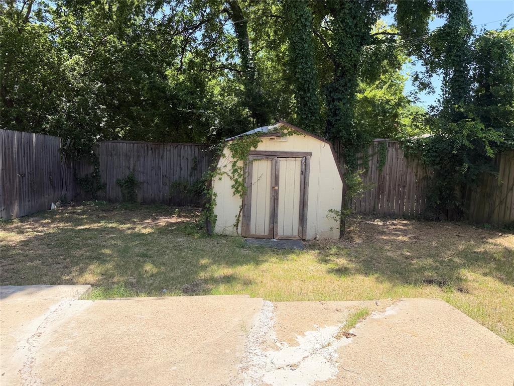 2005 Huntington Drive Property Photo 4