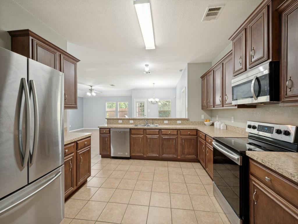2216 Julian Drive Property Photo 3