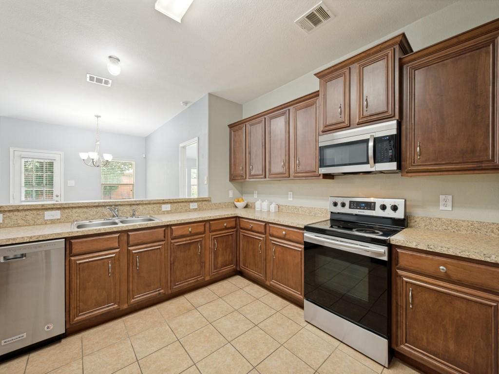 2216 Julian Drive Property Photo 4