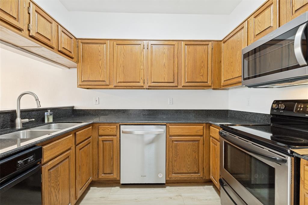 6006 Auburndale Avenue D Property Photo 11