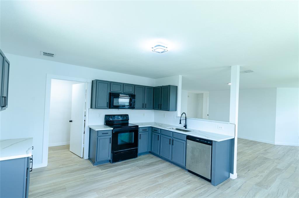 2621 Shorecrest Drive Property Photo 3