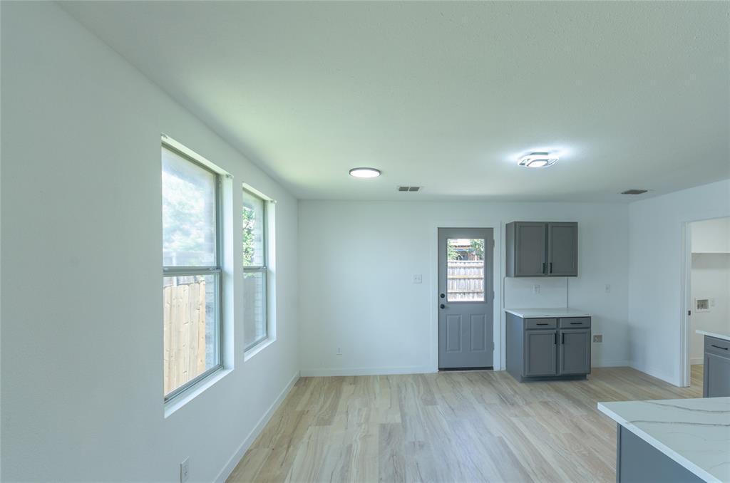 2621 Shorecrest Drive Property Photo 5