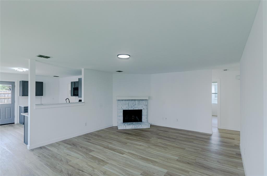 2621 Shorecrest Drive Property Photo 7