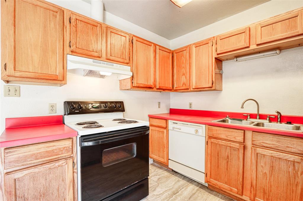 808 N Wright Avenue Property Photo 11
