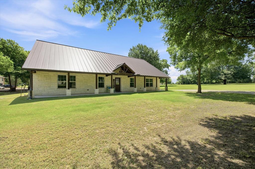 2301 County Road 1112 Property Photo 3