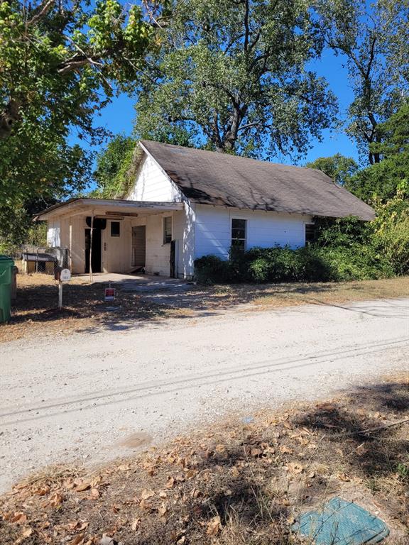 909 Ivan Road Property Photo 1