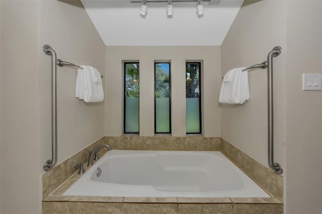 4020 Flintridge Drive Property Photo 19
