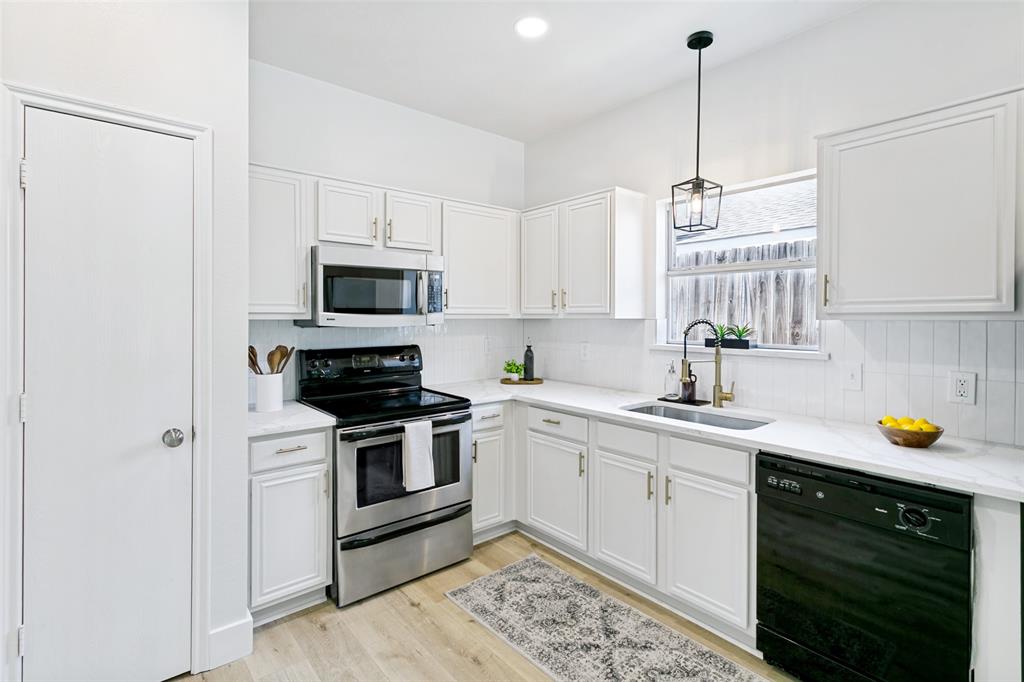 7113 Avington Way Property Photo 11