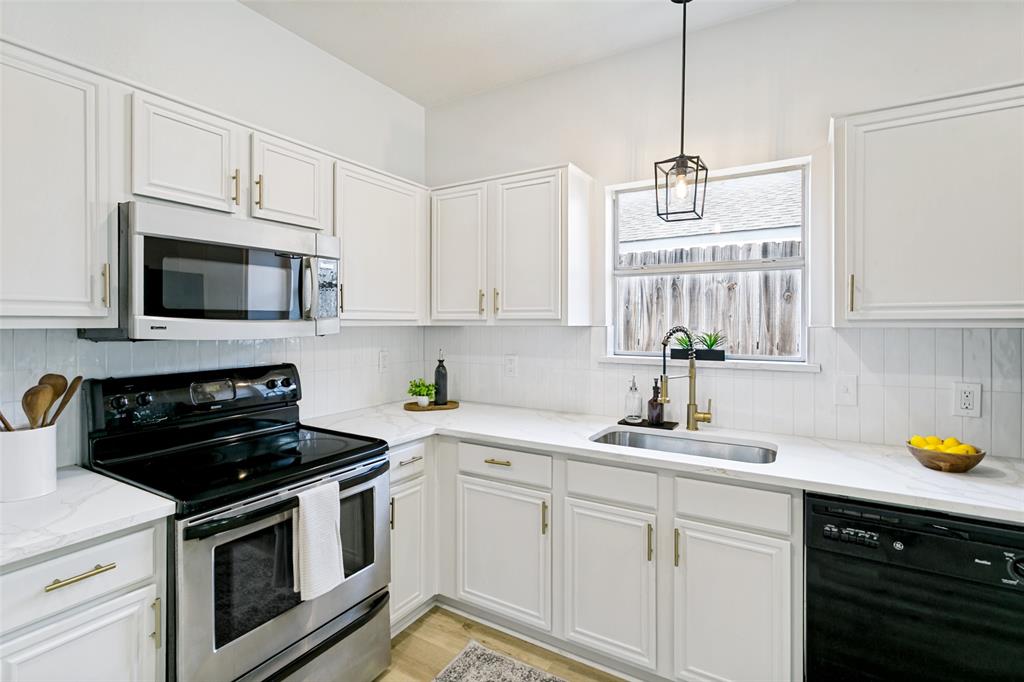 7113 Avington Way Property Photo 12