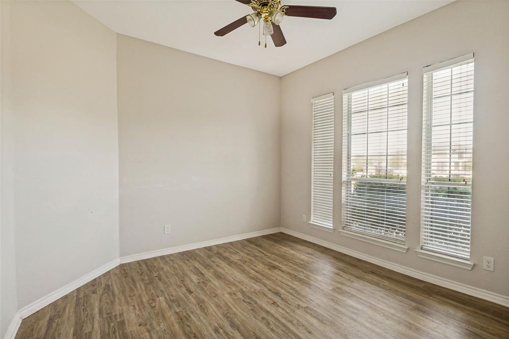 2828 S Lakeview Drive Property Photo 2
