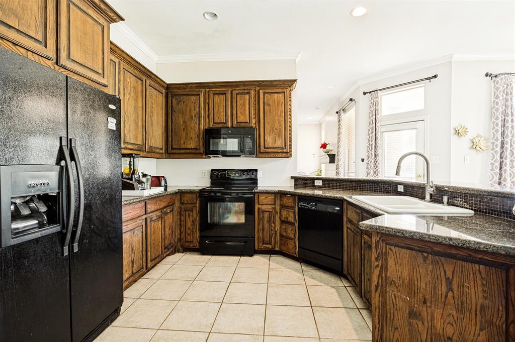 2828 S Lakeview Drive Property Photo 4