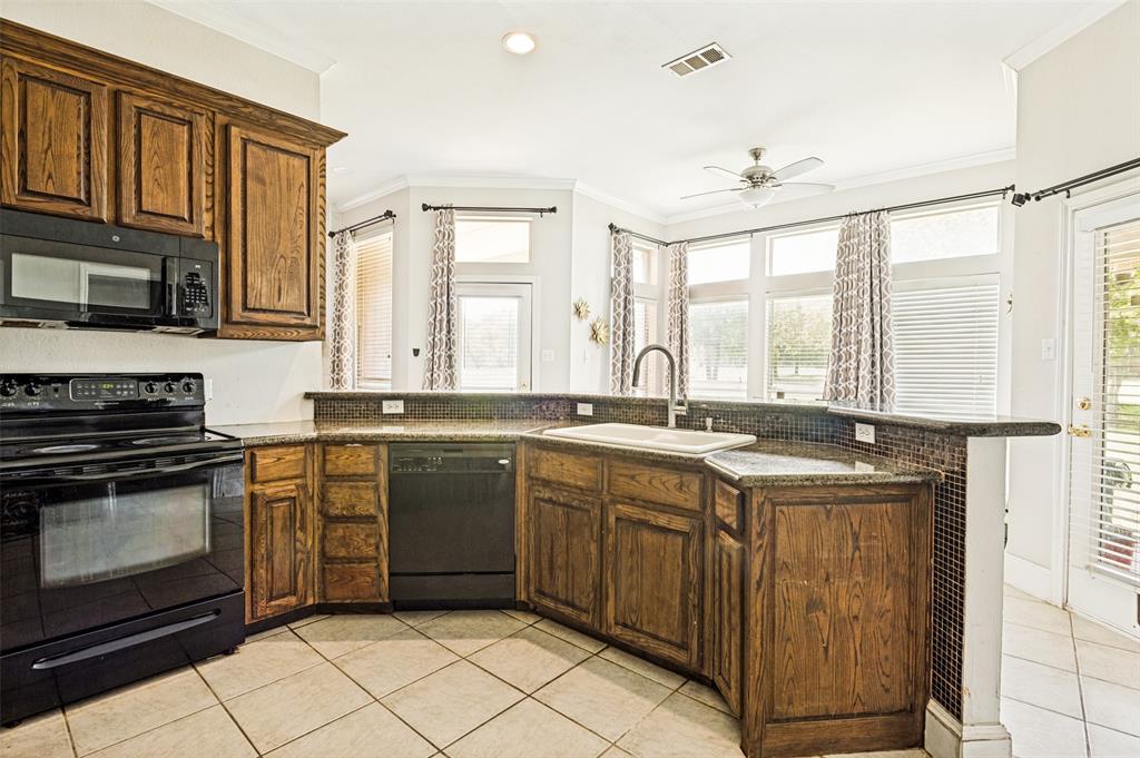 2828 S Lakeview Drive Property Photo 5