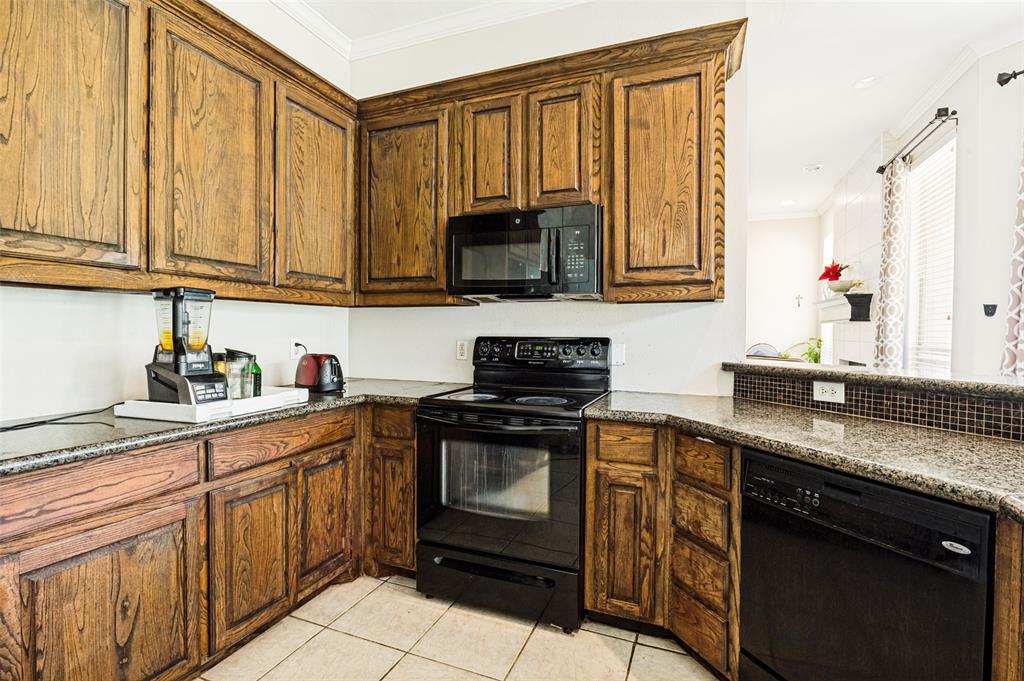 2828 S Lakeview Drive Property Photo 6