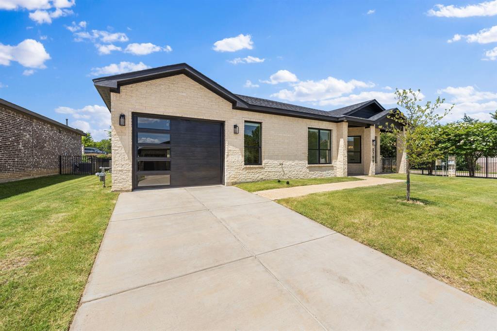 3700 Creek View Drive Property Photo 2