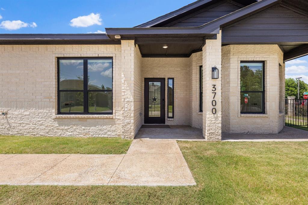 3700 Creek View Drive Property Photo 3