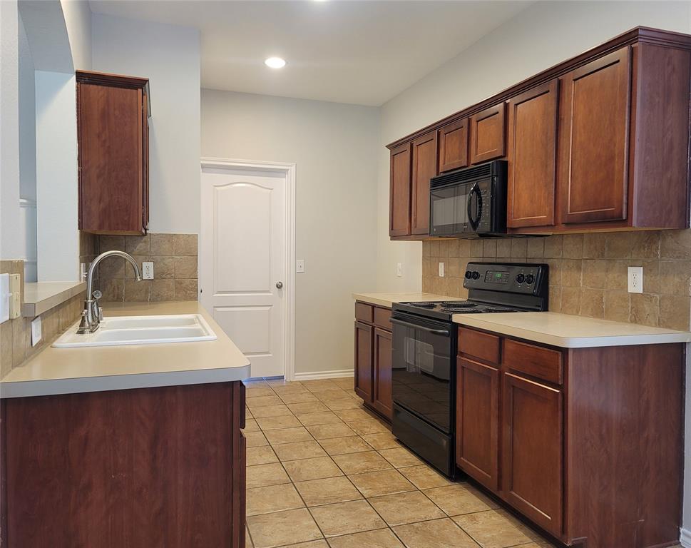 806 Bens Drive Property Photo 6
