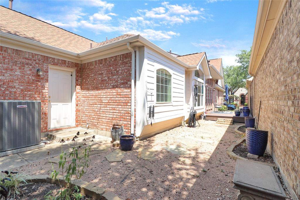 8604 Beetle Nut Lane Property Photo 7