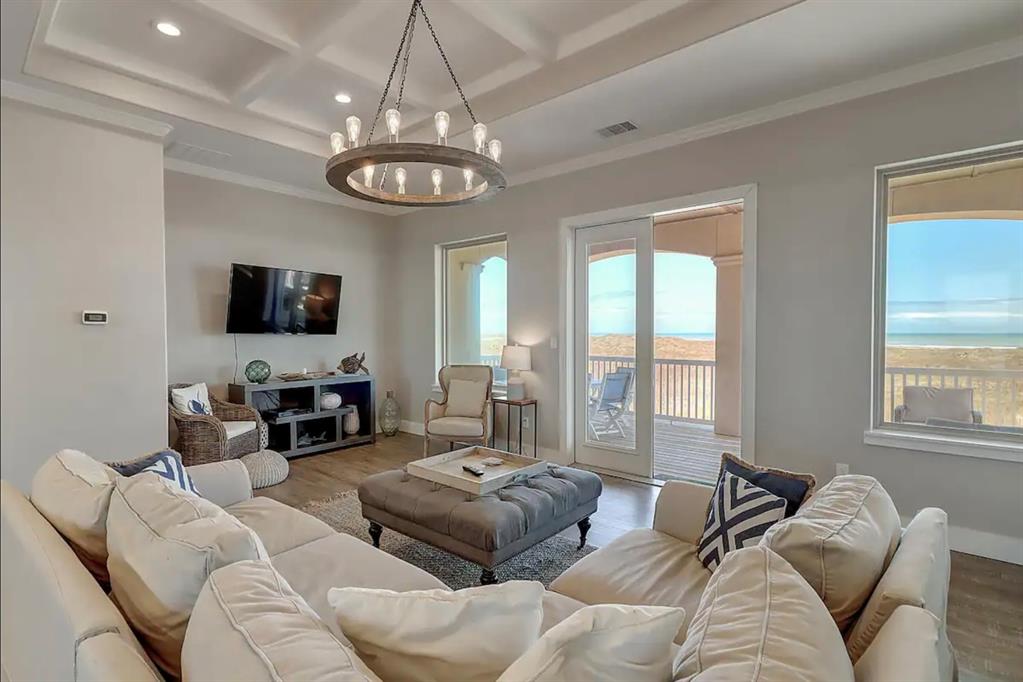 6501 Villa Castellon Drive Property Photo 8