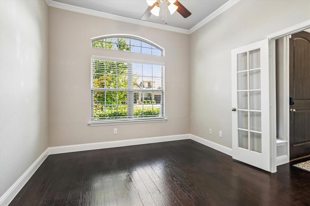 1742 Amalfi Drive Property Photo 3