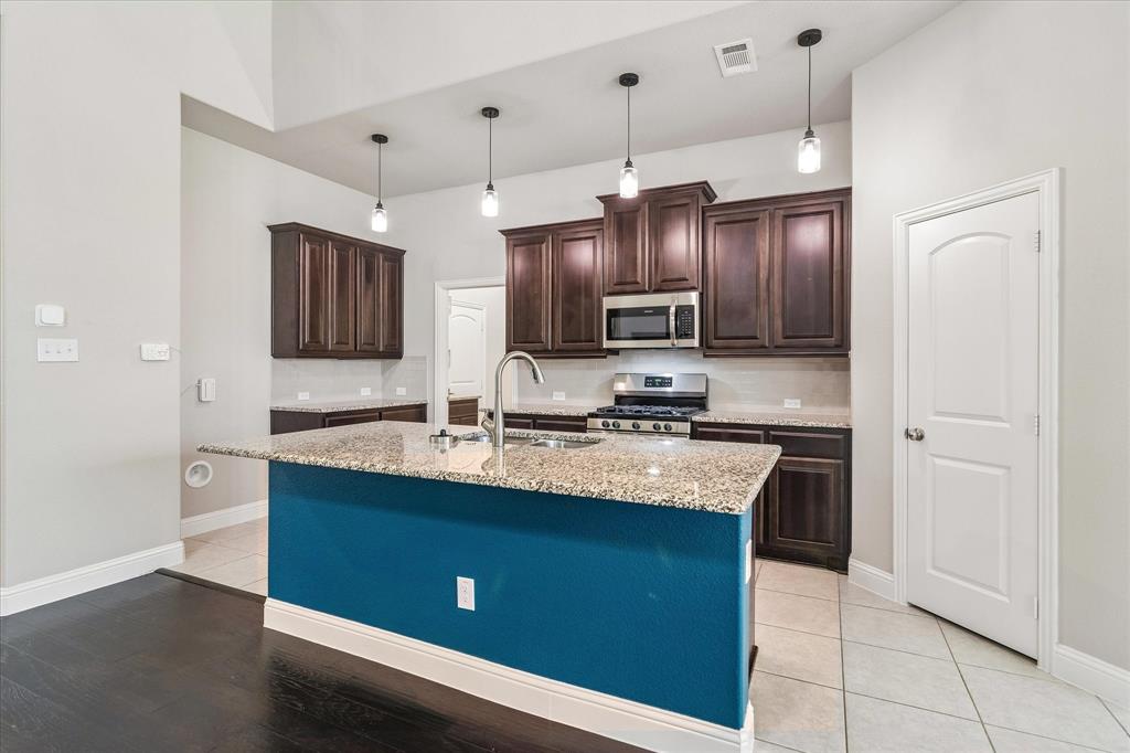 1742 Amalfi Drive Property Photo 8