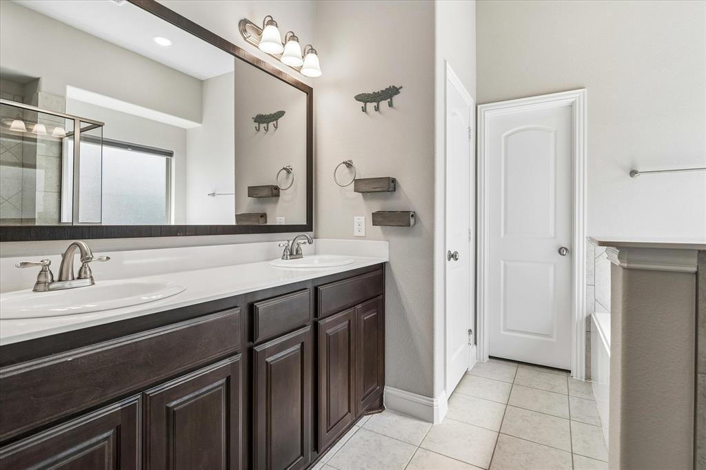 1742 Amalfi Drive Property Photo 15