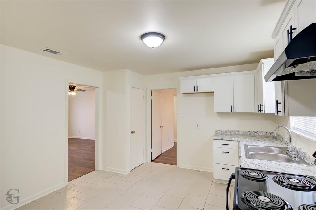 3413 Fernwood Lane Property Photo 4