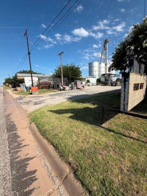 311 E Main Street Property Photo 6