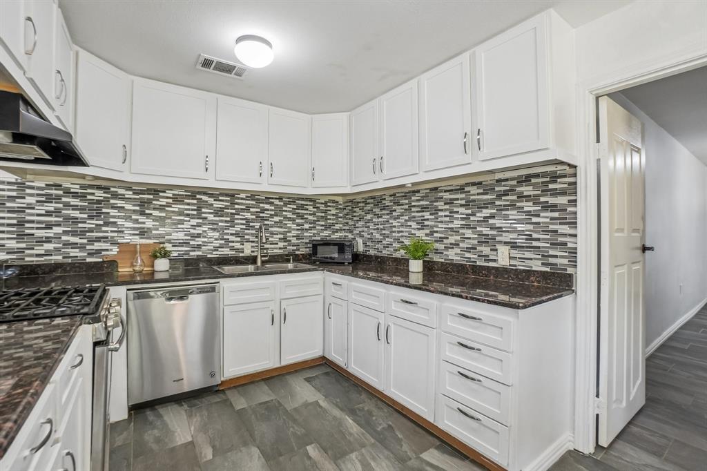 1224 Trailwood Drive Property Photo 11