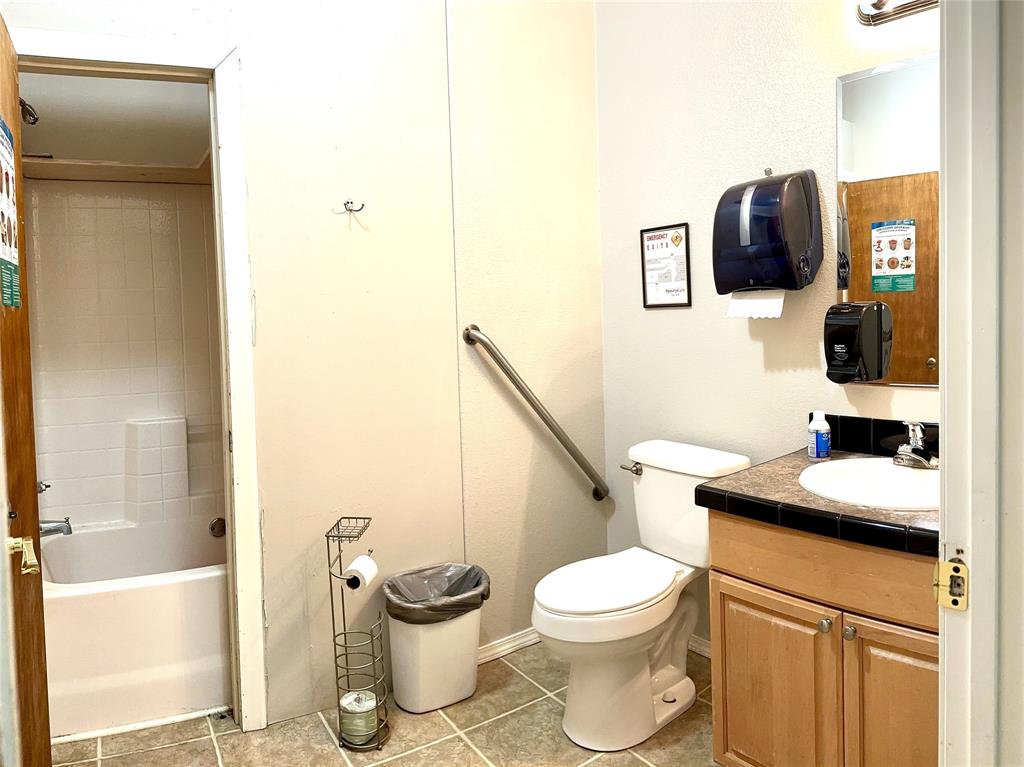 501 Peyton St Property Photo 9