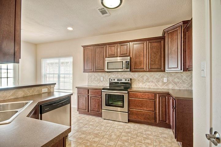 127 Castleridge Drive B Property Photo 6