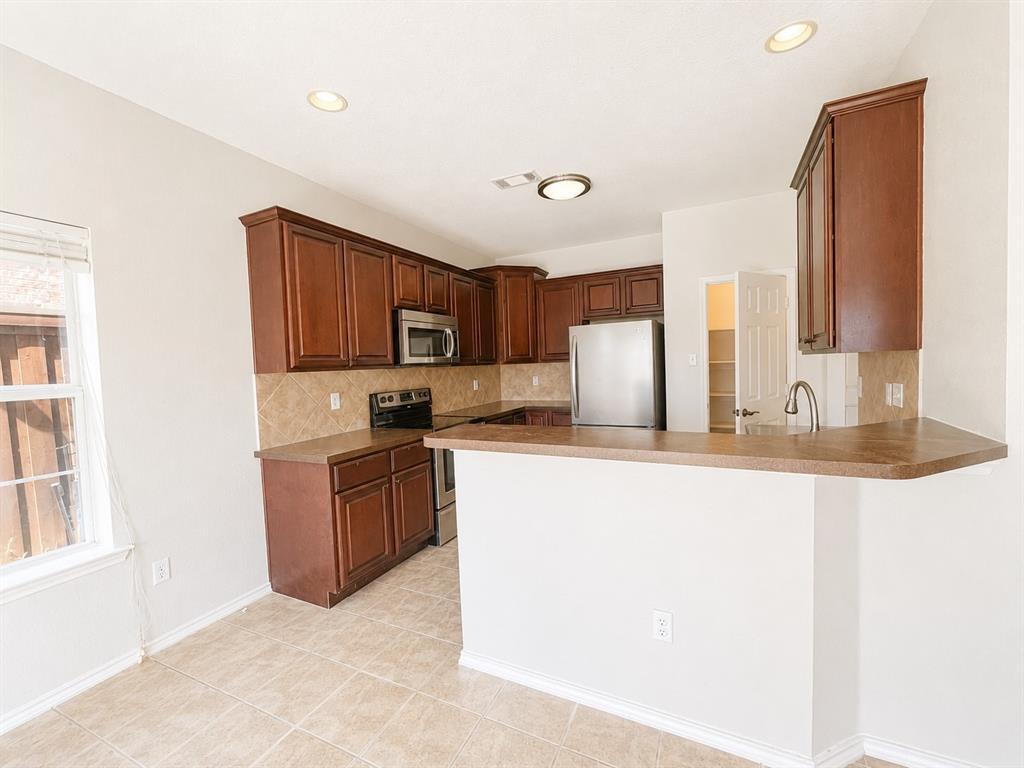 127 Castleridge Drive B Property Photo 7