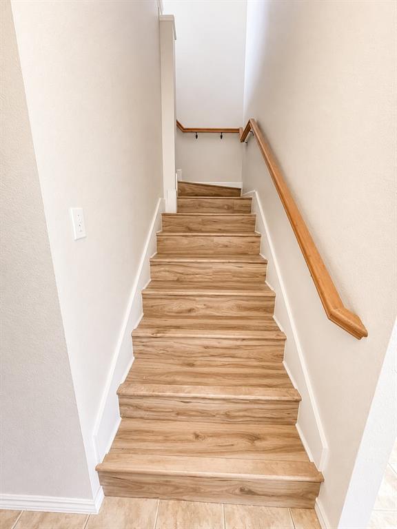 127 Castleridge Drive B Property Photo 8