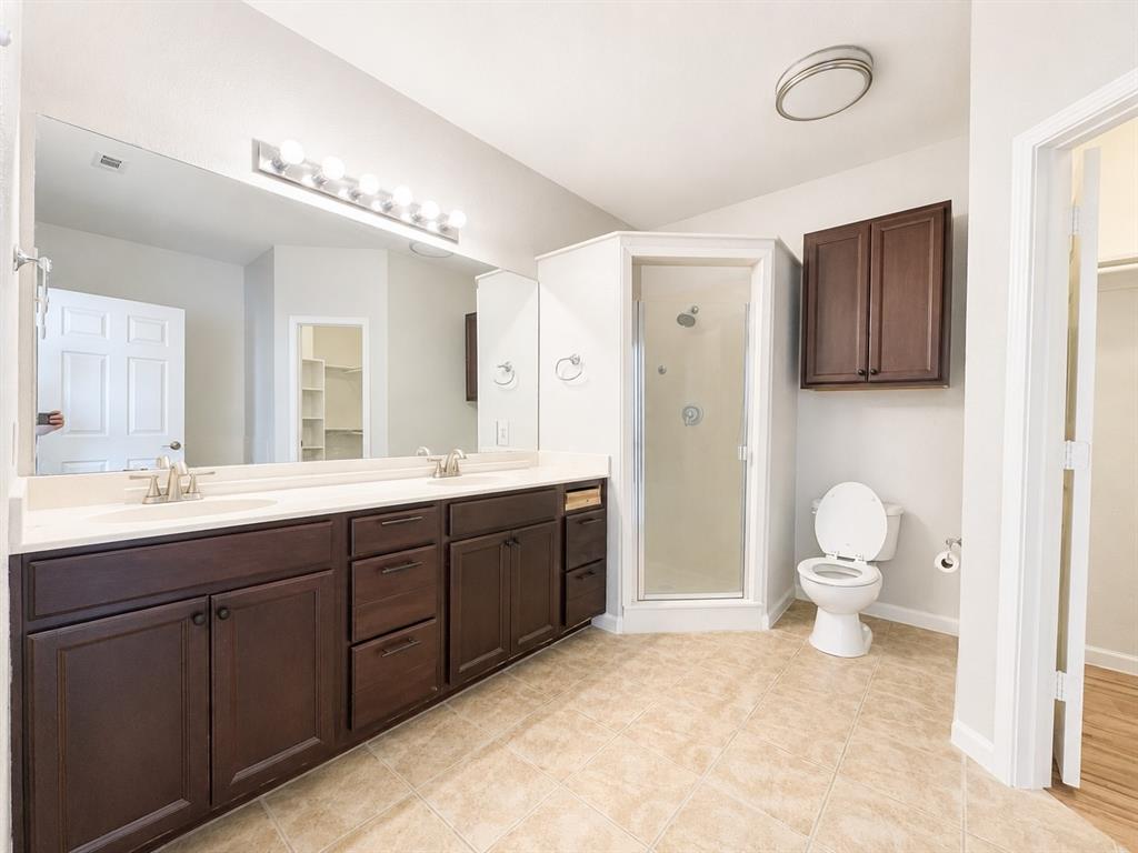 127 Castleridge Drive B Property Photo 10