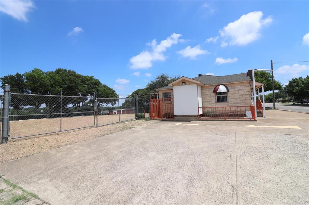 8039 Ferguson Road Property Photo 4