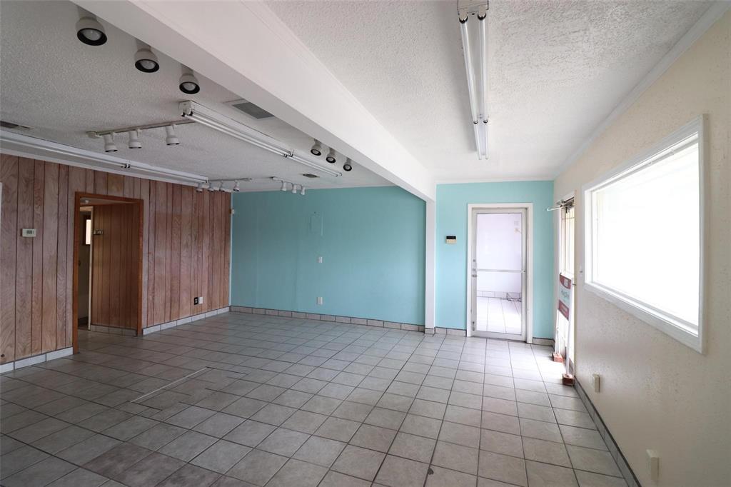 8039 Ferguson Road Property Photo 7