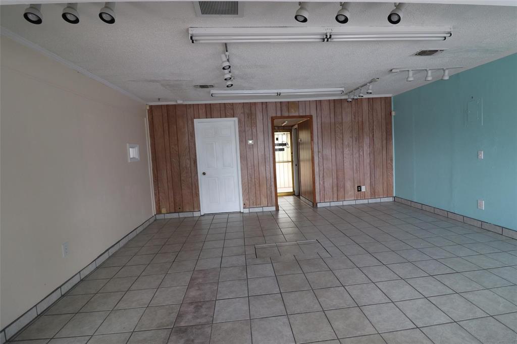 8039 Ferguson Road Property Photo 8