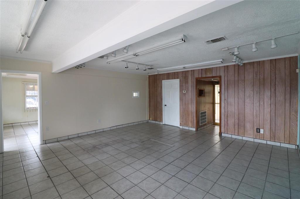 8039 Ferguson Road Property Photo 9