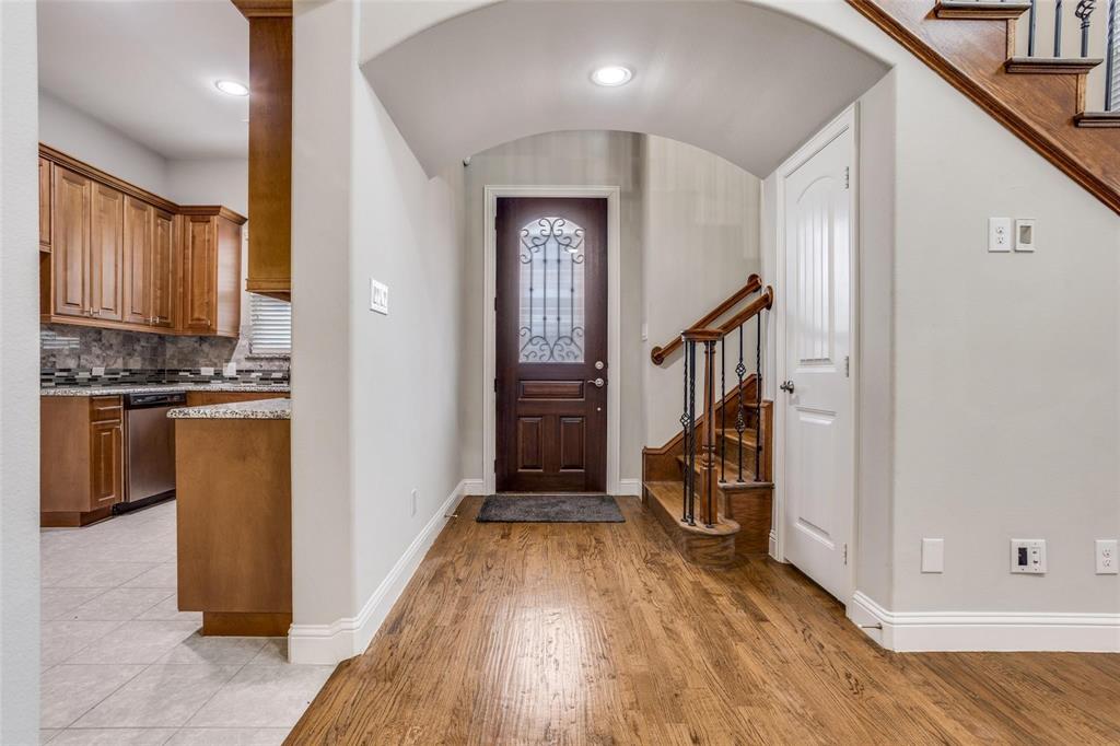869 Rohan Drive Property Photo 3
