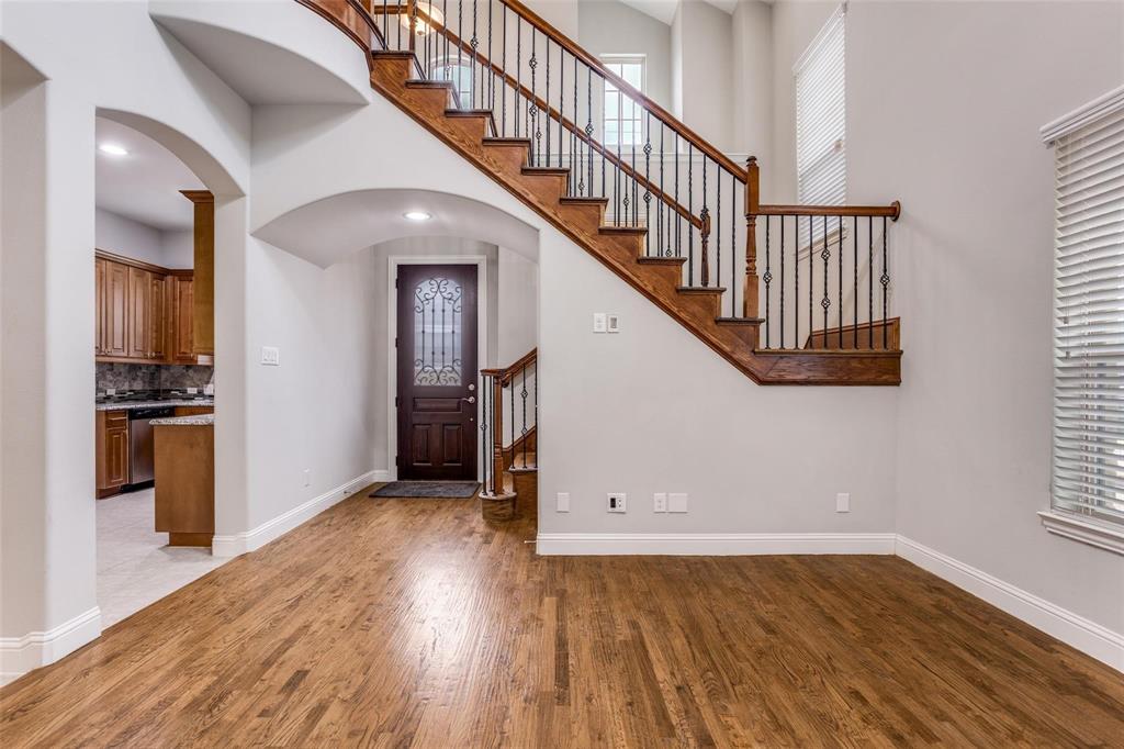 869 Rohan Drive Property Photo 4