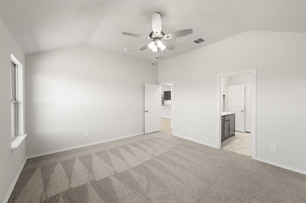 404 Comanche Drive Property Photo 9